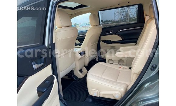 Buy Import Toyota Highlander Green Car in Import - Dubai in Kailahun Buy Import Toyota Highlander Green Car in Import - Dubai in Kailahun