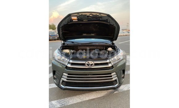 Buy Import Toyota Highlander Green Car in Import - Dubai in Kailahun Buy Import Toyota Highlander Green Car in Import - Dubai in Kailahun
