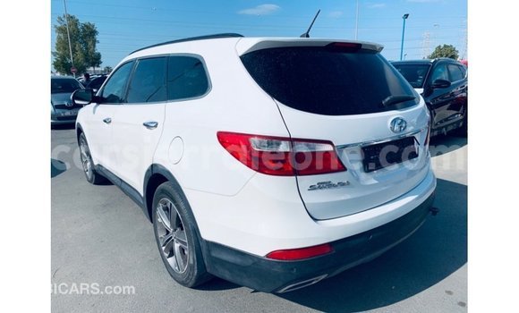 Buy Import Hyundai Santa Fe White Car in Import - Dubai in Kailahun Buy Import Hyundai Santa Fe White Car in Import - Dubai in Kailahun