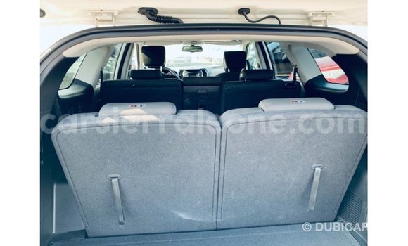 Buy Import Hyundai Santa Fe White Car in Import - Dubai in Kailahun Buy Import Hyundai Santa Fe White Car in Import - Dubai in Kailahun