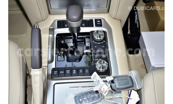 Buy Import Toyota Land Cruiser White Car in Import - Dubai in Kailahun Buy Import Toyota Land Cruiser White Car in Import - Dubai in Kailahun