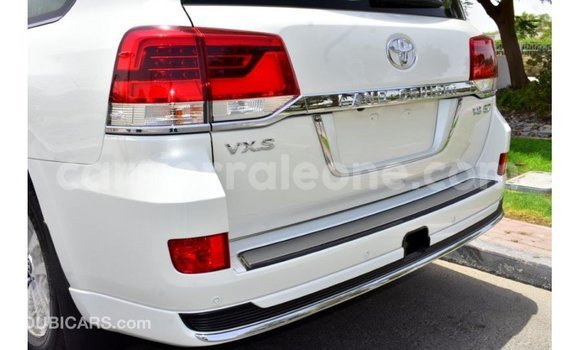 Buy Import Toyota Land Cruiser White Car in Import - Dubai in Kailahun Buy Import Toyota Land Cruiser White Car in Import - Dubai in Kailahun