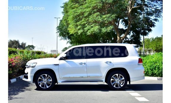 Buy Import Toyota Land Cruiser White Car in Import - Dubai in Kailahun Buy Import Toyota Land Cruiser White Car in Import - Dubai in Kailahun