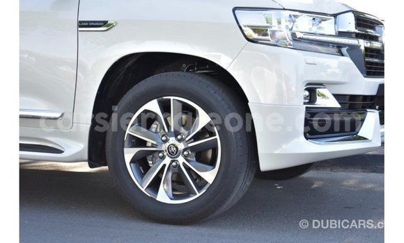 Buy Import Toyota Land Cruiser White Car in Import - Dubai in Kailahun Buy Import Toyota Land Cruiser White Car in Import - Dubai in Kailahun