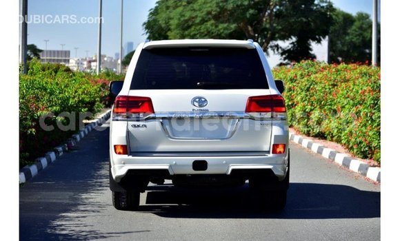 Buy Import Toyota Land Cruiser White Car in Import - Dubai in Kailahun Buy Import Toyota Land Cruiser White Car in Import - Dubai in Kailahun