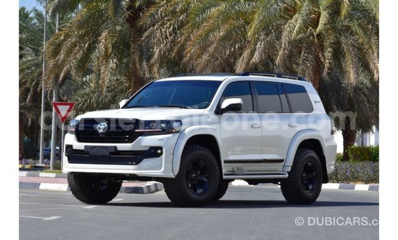 Buy Import Toyota Land Cruiser White Car in Import - Dubai in Kailahun Buy Import Toyota Land Cruiser White Car in Import - Dubai in Kailahun