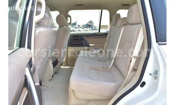 Buy Import Toyota Land Cruiser White Car in Import - Dubai in Kailahun Buy Import Toyota Land Cruiser White Car in Import - Dubai in Kailahun