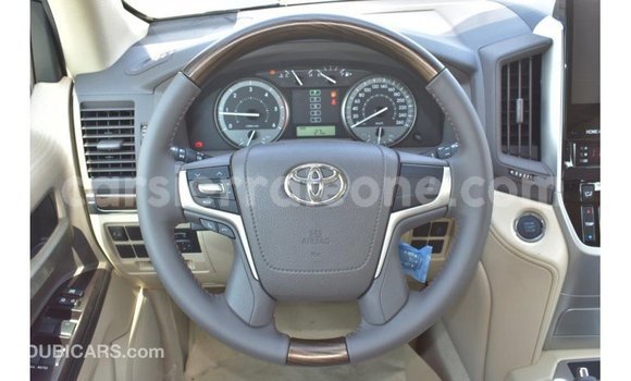 Buy Import Toyota Land Cruiser White Car in Import - Dubai in Kailahun Buy Import Toyota Land Cruiser White Car in Import - Dubai in Kailahun