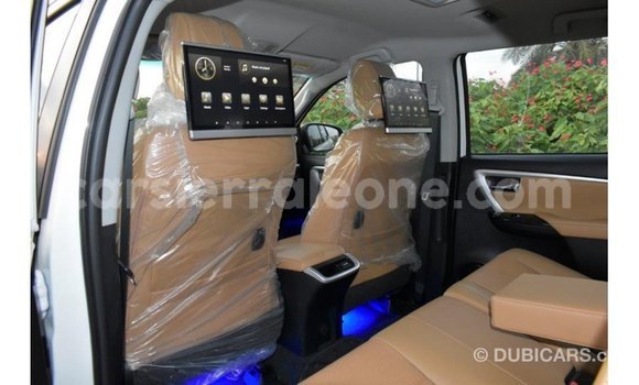 Buy Import Toyota Fortuner White Car in Import - Dubai in Kailahun Buy Import Toyota Fortuner White Car in Import - Dubai in Kailahun