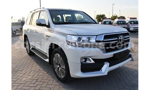 Buy Import Toyota Land Cruiser White Car in Import - Dubai in Kailahun Buy Import Toyota Land Cruiser White Car in Import - Dubai in Kailahun