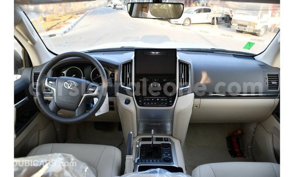 Buy Import Toyota Land Cruiser White Car in Import - Dubai in Kailahun Buy Import Toyota Land Cruiser White Car in Import - Dubai in Kailahun