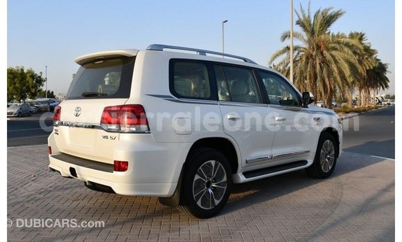 Buy Import Toyota Land Cruiser White Car in Import - Dubai in Kailahun Buy Import Toyota Land Cruiser White Car in Import - Dubai in Kailahun