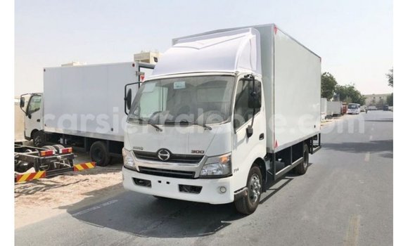 Buy Import Hino 300 Series White Truck in Import - Dubai in Kailahun