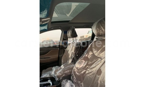 Buy Import Hyundai Santa Fe White Car in Import - Dubai in Kailahun Buy Import Hyundai Santa Fe White Car in Import - Dubai in Kailahun