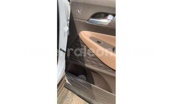 Buy Import Hyundai Santa Fe White Car in Import - Dubai in Kailahun Buy Import Hyundai Santa Fe White Car in Import - Dubai in Kailahun