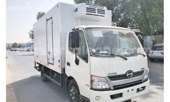 Buy Import Hino 300 Series White Truck in Import - Dubai in Kailahun Buy Import Hino 300 Series White Truck in Import - Dubai in Kailahun