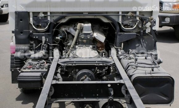 Buy Import Mitsubishi Carisma White Car in Import - Dubai in Kailahun Buy Import Mitsubishi Carisma White Car in Import - Dubai in Kailahun