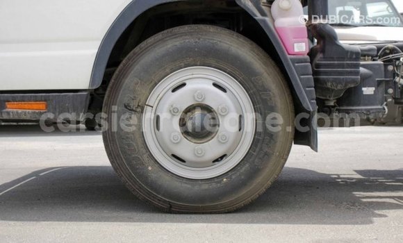 Buy Import Mitsubishi Carisma White Car in Import - Dubai in Kailahun Buy Import Mitsubishi Carisma White Car in Import - Dubai in Kailahun