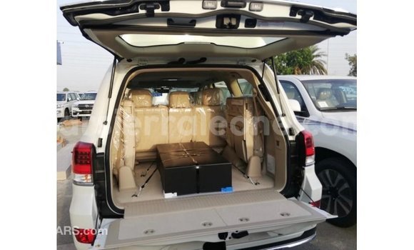 Buy Import Toyota Land Cruiser White Car in Import - Dubai in Kailahun Buy Import Toyota Land Cruiser White Car in Import - Dubai in Kailahun