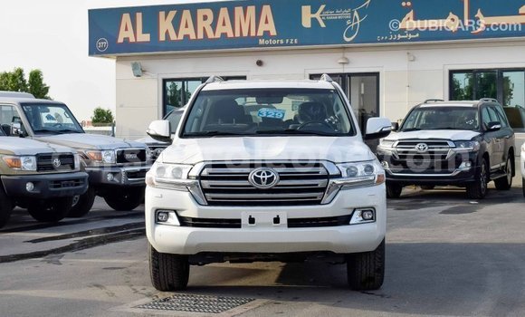 Buy Import Toyota Land Cruiser White Car in Import - Dubai in Kailahun Buy Import Toyota Land Cruiser White Car in Import - Dubai in Kailahun