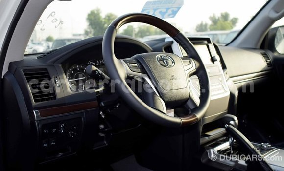 Buy Import Toyota Land Cruiser White Car in Import - Dubai in Kailahun Buy Import Toyota Land Cruiser White Car in Import - Dubai in Kailahun