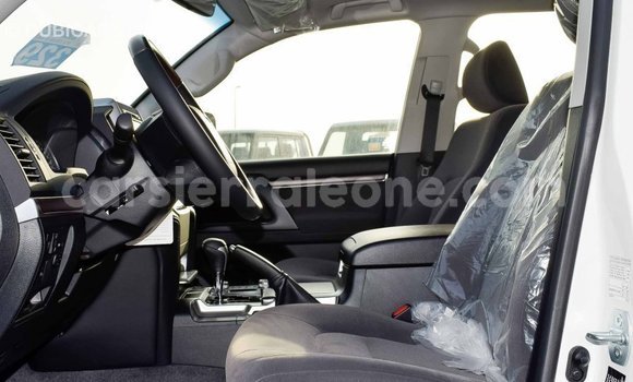 Buy Import Toyota Land Cruiser White Car in Import - Dubai in Kailahun Buy Import Toyota Land Cruiser White Car in Import - Dubai in Kailahun