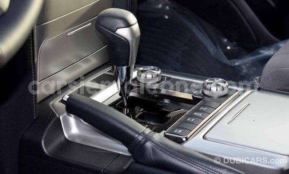 Buy Import Toyota Land Cruiser White Car in Import - Dubai in Kailahun Buy Import Toyota Land Cruiser White Car in Import - Dubai in Kailahun