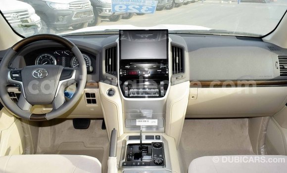 Buy Import Toyota Land Cruiser White Car in Import - Dubai in Kailahun Buy Import Toyota Land Cruiser White Car in Import - Dubai in Kailahun