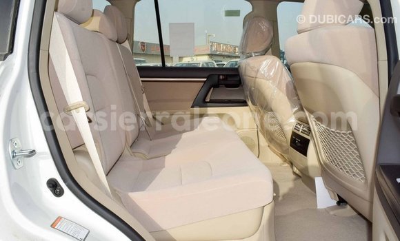 Buy Import Toyota Land Cruiser White Car in Import - Dubai in Kailahun Buy Import Toyota Land Cruiser White Car in Import - Dubai in Kailahun