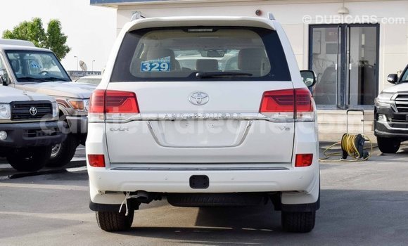 Buy Import Toyota Land Cruiser White Car in Import - Dubai in Kailahun Buy Import Toyota Land Cruiser White Car in Import - Dubai in Kailahun