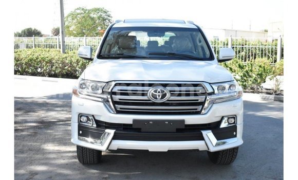 Buy Import Toyota Land Cruiser White Car in Import - Dubai in Kailahun Buy Import Toyota Land Cruiser White Car in Import - Dubai in Kailahun