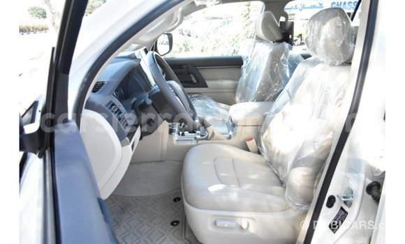 Buy Import Toyota Land Cruiser White Car in Import - Dubai in Kailahun Buy Import Toyota Land Cruiser White Car in Import - Dubai in Kailahun