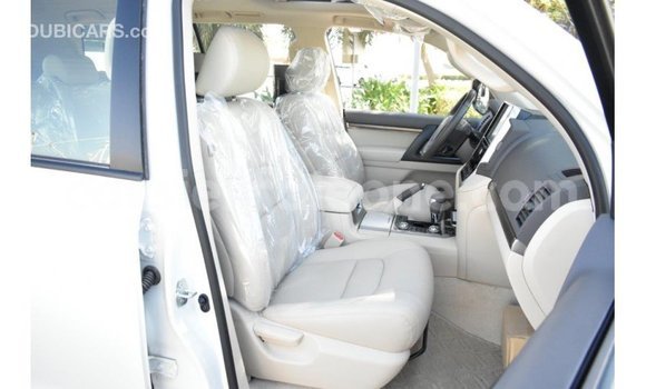 Buy Import Toyota Land Cruiser White Car in Import - Dubai in Kailahun Buy Import Toyota Land Cruiser White Car in Import - Dubai in Kailahun