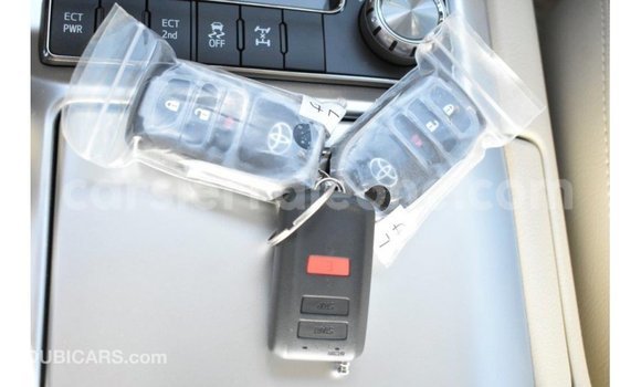 Buy Import Toyota Land Cruiser White Car in Import - Dubai in Kailahun Buy Import Toyota Land Cruiser White Car in Import - Dubai in Kailahun