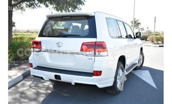 Buy Import Toyota Land Cruiser White Car in Import - Dubai in Kailahun Buy Import Toyota Land Cruiser White Car in Import - Dubai in Kailahun