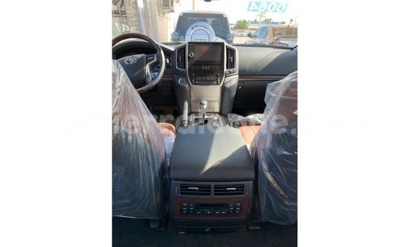 Buy Import Toyota Land Cruiser White Car in Import - Dubai in Kailahun Buy Import Toyota Land Cruiser White Car in Import - Dubai in Kailahun
