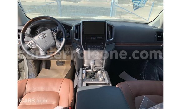 Buy Import Toyota Land Cruiser White Car in Import - Dubai in Kailahun Buy Import Toyota Land Cruiser White Car in Import - Dubai in Kailahun