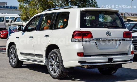 Buy Import Toyota Land Cruiser White Car in Import - Dubai in Kailahun Buy Import Toyota Land Cruiser White Car in Import - Dubai in Kailahun