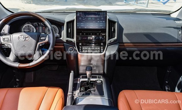 Buy Import Toyota Land Cruiser White Car in Import - Dubai in Kailahun Buy Import Toyota Land Cruiser White Car in Import - Dubai in Kailahun