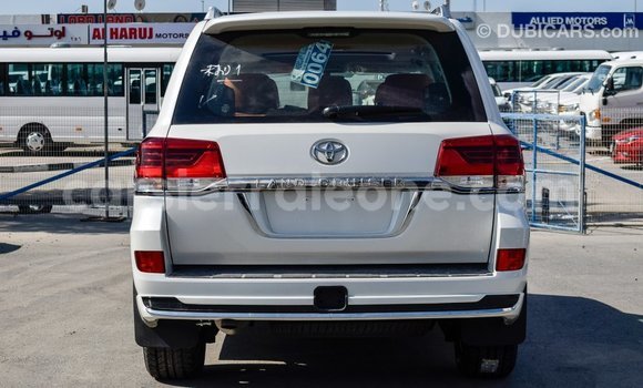 Buy Import Toyota Land Cruiser White Car in Import - Dubai in Kailahun Buy Import Toyota Land Cruiser White Car in Import - Dubai in Kailahun