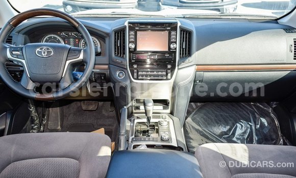 Buy Import Toyota Land Cruiser White Car in Import - Dubai in Kailahun Buy Import Toyota Land Cruiser White Car in Import - Dubai in Kailahun