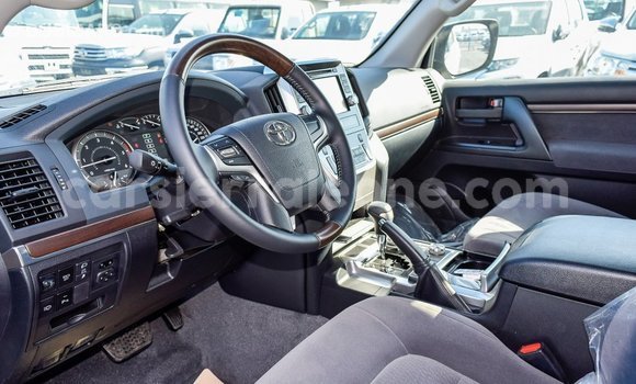 Buy Import Toyota Land Cruiser White Car in Import - Dubai in Kailahun Buy Import Toyota Land Cruiser White Car in Import - Dubai in Kailahun