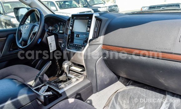 Buy Import Toyota Land Cruiser White Car in Import - Dubai in Kailahun Buy Import Toyota Land Cruiser White Car in Import - Dubai in Kailahun