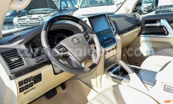 Buy Import Toyota Land Cruiser White Car in Import - Dubai in Kailahun Buy Import Toyota Land Cruiser White Car in Import - Dubai in Kailahun