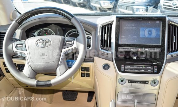 Buy Import Toyota Land Cruiser White Car in Import - Dubai in Kailahun Buy Import Toyota Land Cruiser White Car in Import - Dubai in Kailahun