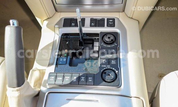 Buy Import Toyota Land Cruiser White Car in Import - Dubai in Kailahun Buy Import Toyota Land Cruiser White Car in Import - Dubai in Kailahun