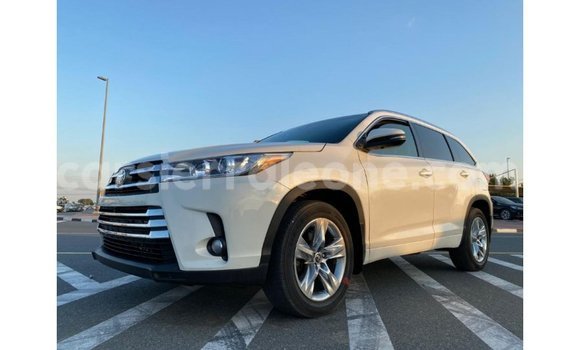 Buy Import Toyota Highlander White Car in Import - Dubai in Kailahun Buy Import Toyota Highlander White Car in Import - Dubai in Kailahun