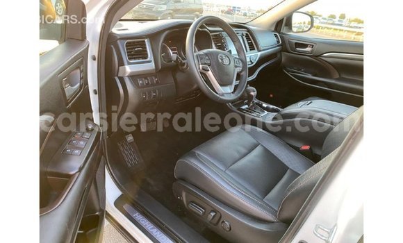 Buy Import Toyota Highlander White Car in Import - Dubai in Kailahun Buy Import Toyota Highlander White Car in Import - Dubai in Kailahun