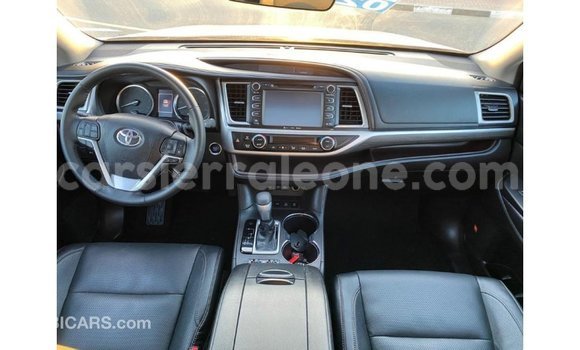 Buy Import Toyota Highlander White Car in Import - Dubai in Kailahun Buy Import Toyota Highlander White Car in Import - Dubai in Kailahun