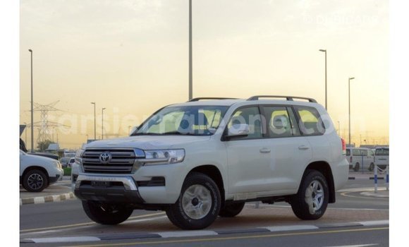 Buy Import Toyota Land Cruiser White Car in Import - Dubai in Kailahun Buy Import Toyota Land Cruiser White Car in Import - Dubai in Kailahun
